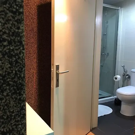 Jualis בית הארחה 3*