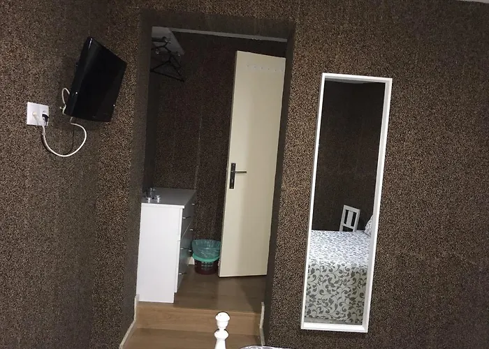 Jualis Πανσιόν